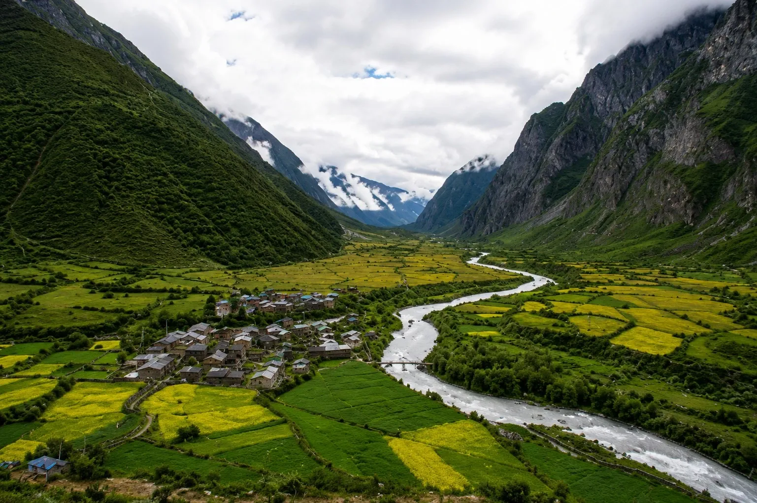 Explore Manaslu Trek -18 Days